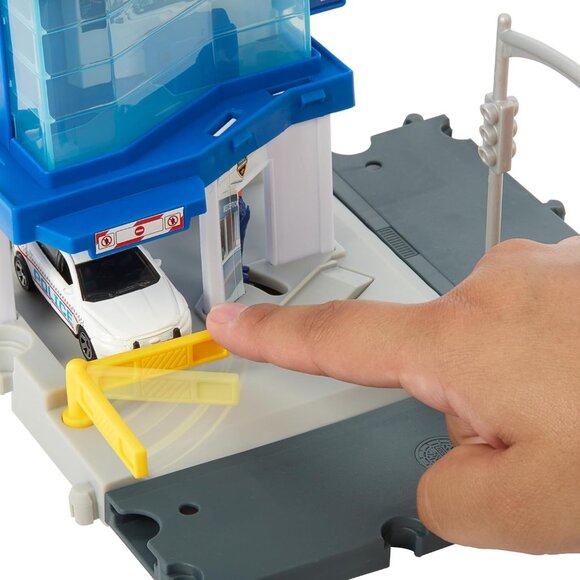 Matchbox Toy Car & Playset, Action Drivers Police Traffic Center - Picture 4 of 6